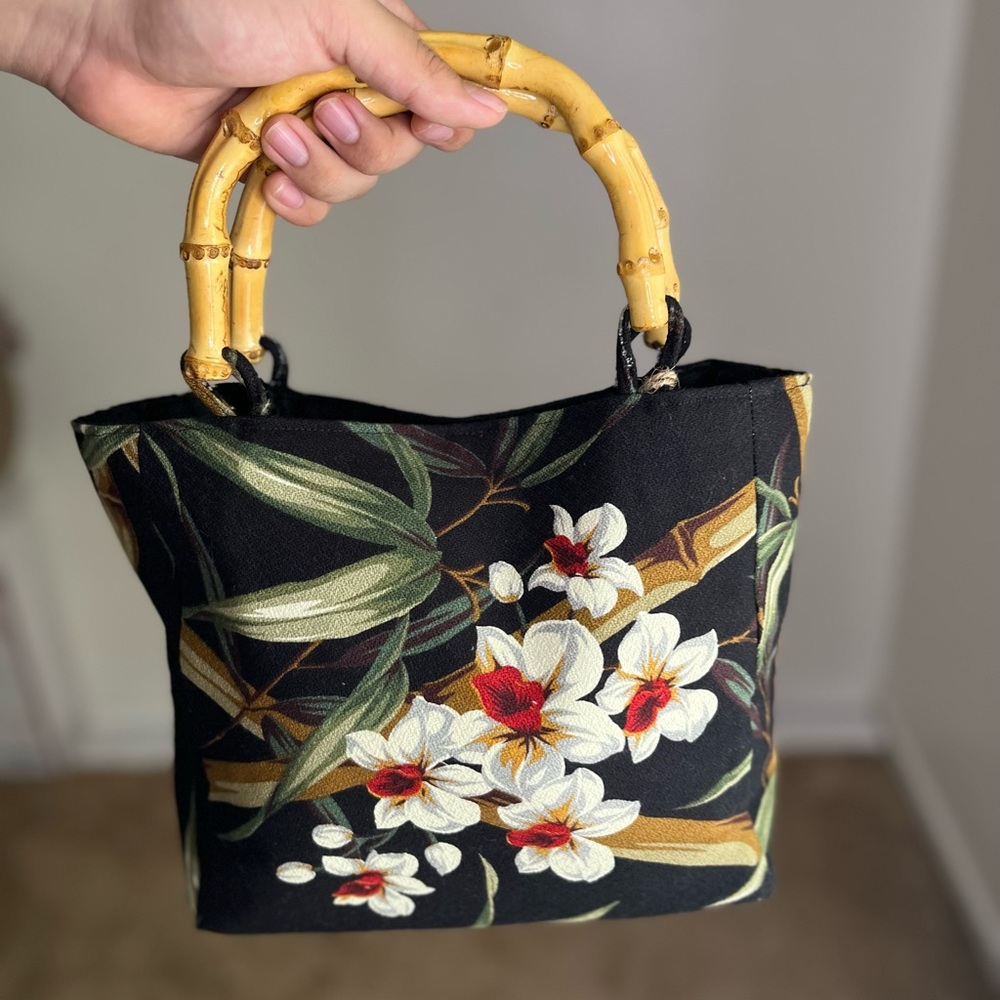 NWT Wendy B. Original black mini handbag hawaiana print